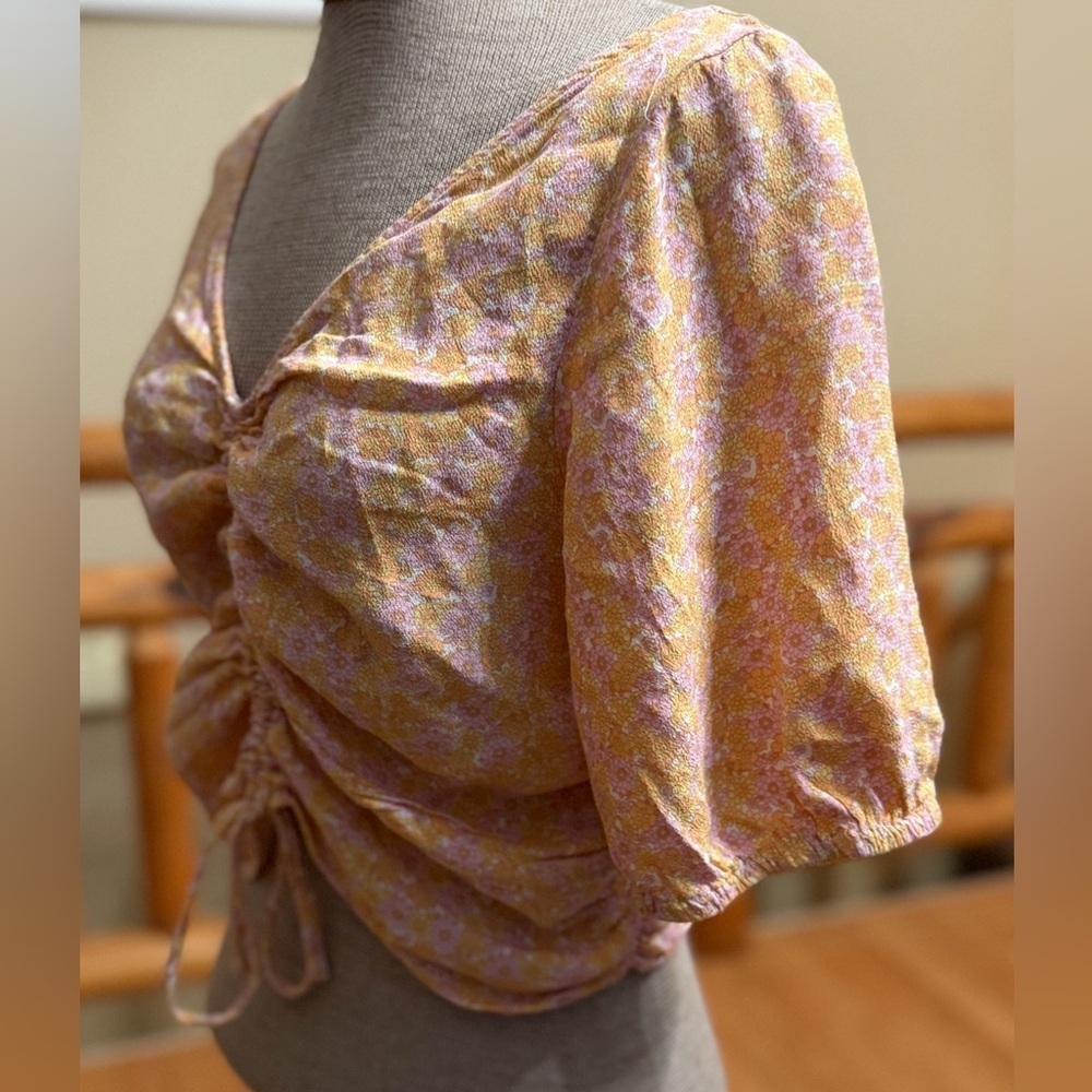 H&M Ruched Floral Puff-Sleeve Top – Size L - Picture 10 of 15